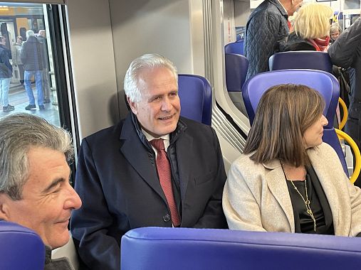 Il governatore Giani con Sabrina De Filippis e Stefano Baccelli a bordo del treno Pop
