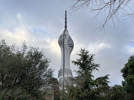 La nuova torre della tv di Camlica - foto Blue Lama